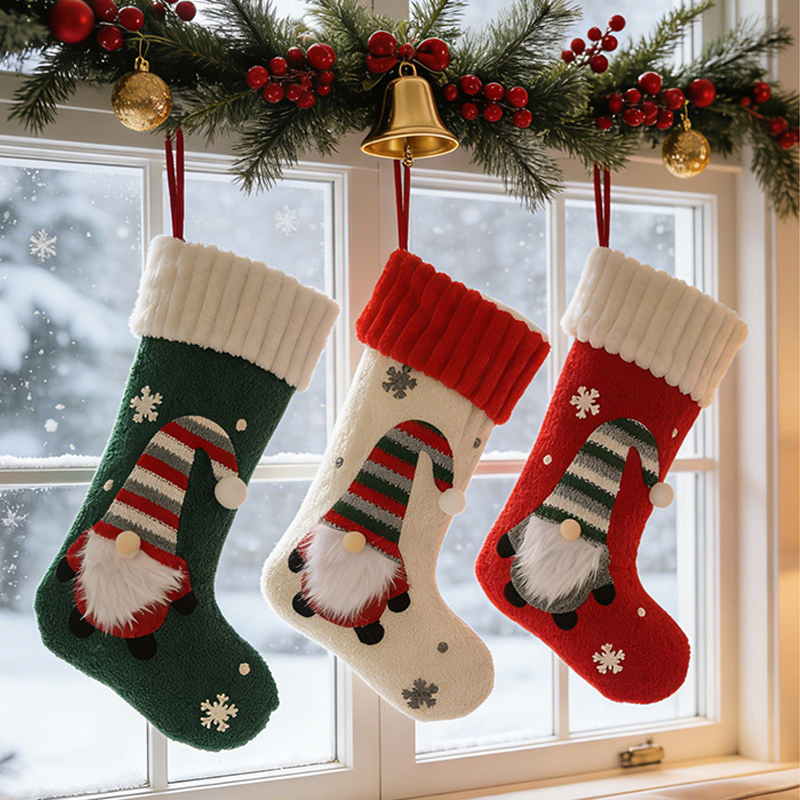 Large Faceless Old Man Christm - Christmas Stocking Hanging recension och pris